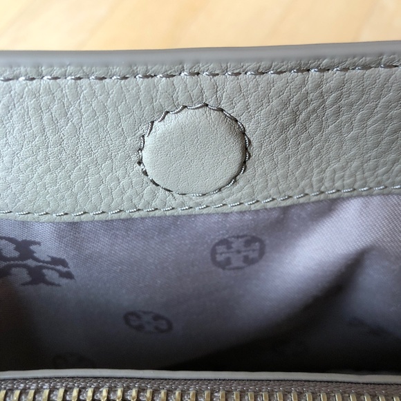 🔥NEW w/TAGS🔥Tory Burch Britten Tote—French Gray - Picture 8 of 14